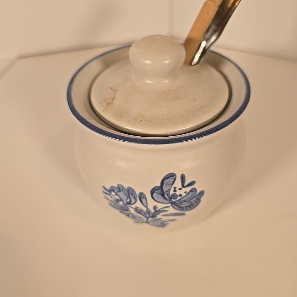 Vintage Pfaltzgraff Yorktown Honey/Jelly/Jam Crock With Lid & Spoon Chipped Lid